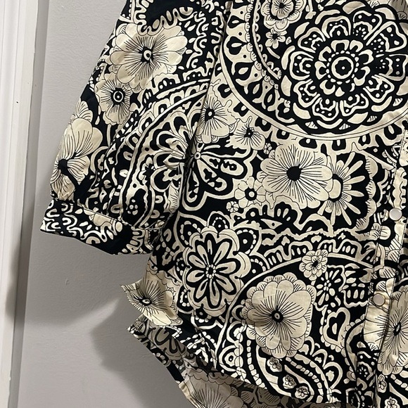 Umgee Floral Black and Cream Women's Top NWT SM - Picture 9 of 12